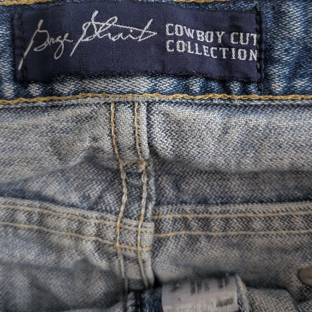 WRANGLER George Strait Cowboy Cut Jeans Mens 32x31 Light Wash Distressed Rugged